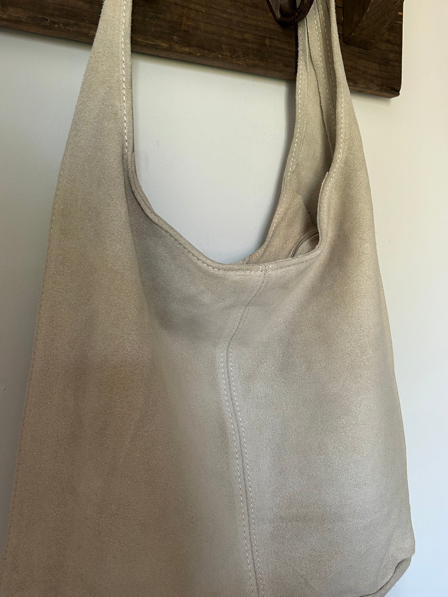 Beige suède tas