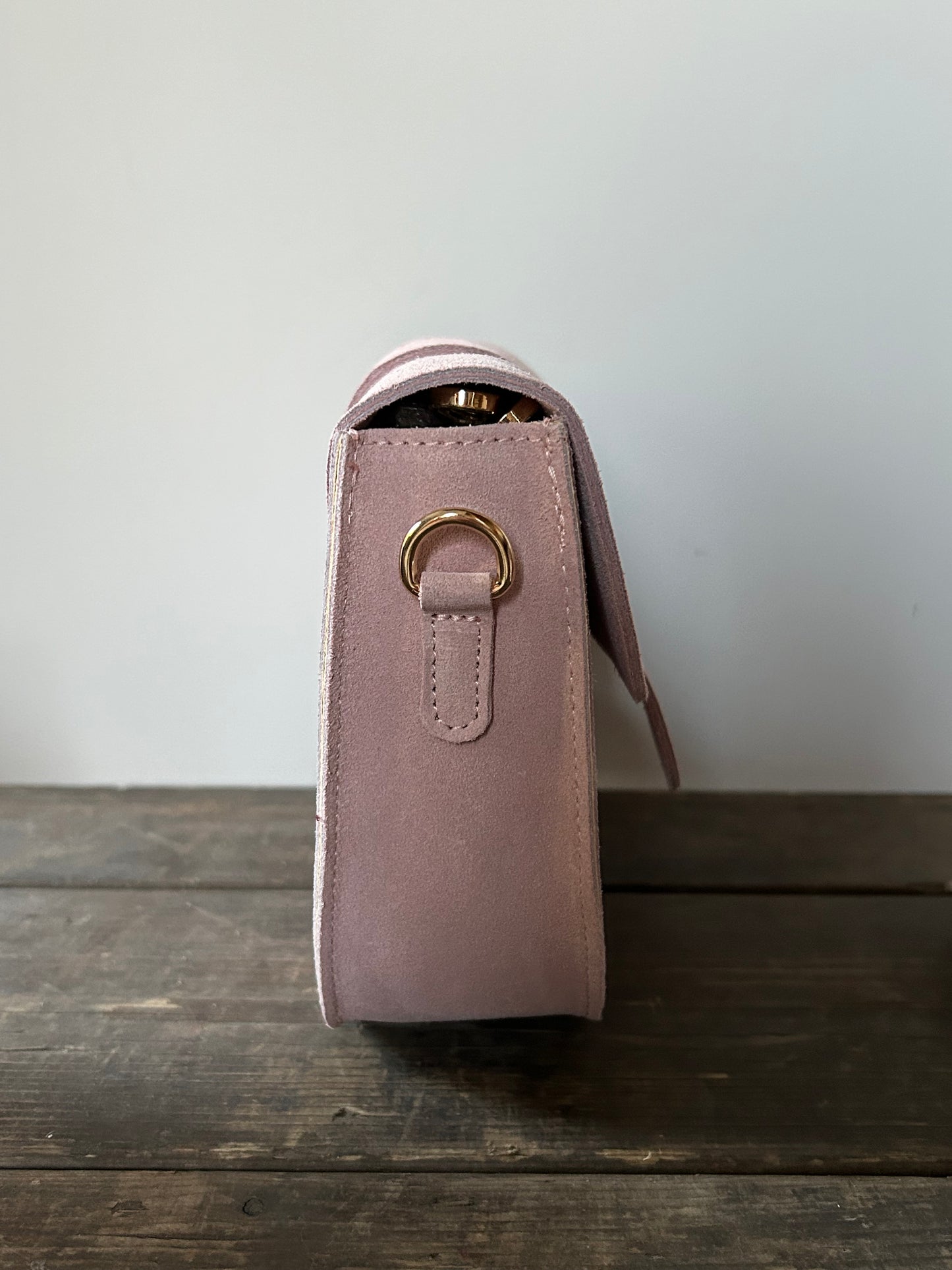 Roze suède tasje